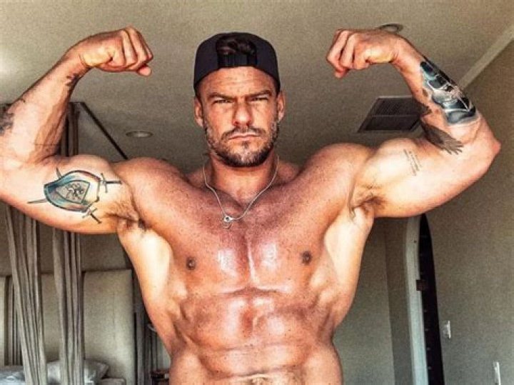 Alan Ritchson's Height And Weight Unveiled