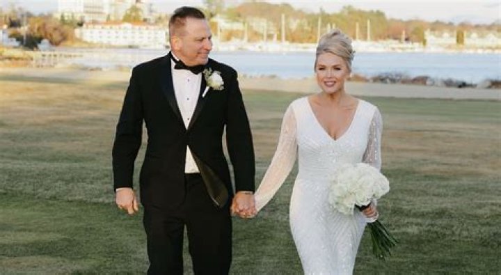 Avril Lavigne's Age Gap With Her Husband: A Surprising Revelation