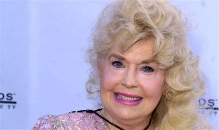 Calculate The Net Worth Of Donna Douglas At The Time Of Her Passing