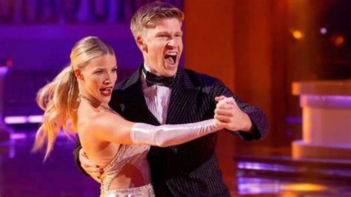 Carrie Ann Smith: An Award-Winning Superstar Dancer