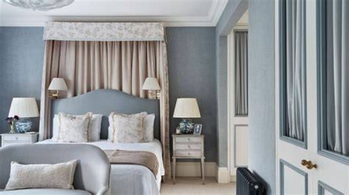 Celebrity Painting Extravaganza: Blue Hues Dominate Hollywood Homes