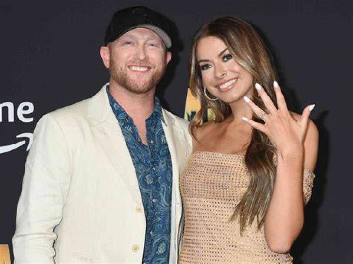 Cole Swindell's Towering Height: An Unbelievable Measurement Revealed