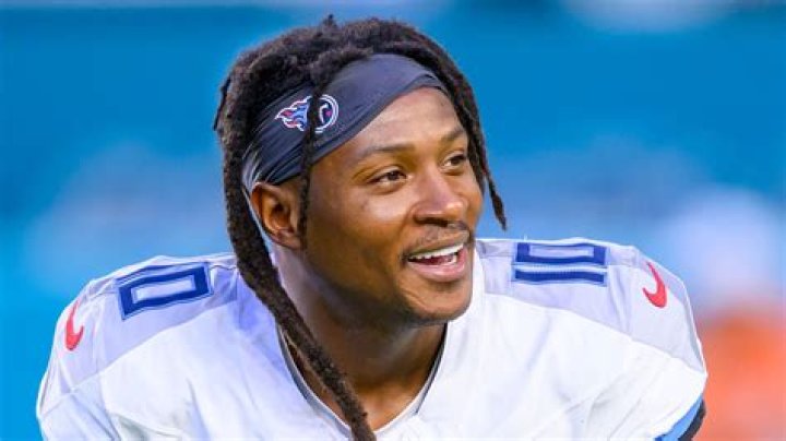 DeAndre Hopkins Lashes Out At Hotel For 'Unacceptable' Room Conditions