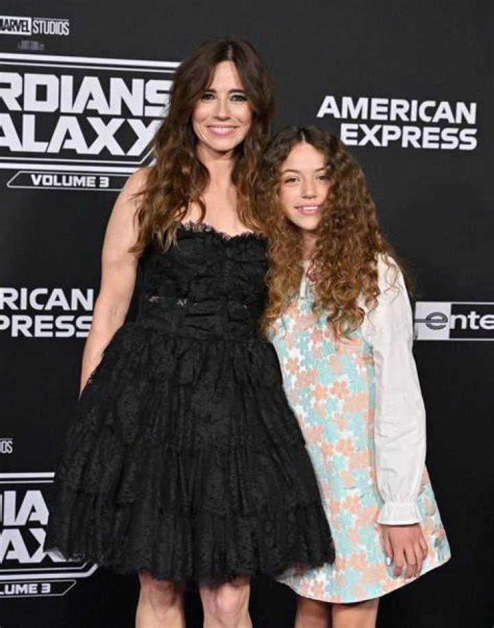 Discover Linda Cardellini's Precious Daughter: A Glimpse Into Their Bond