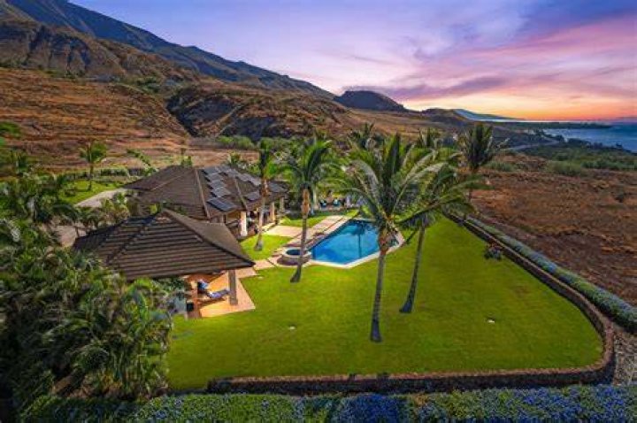 Discover Serene Blue Roof Homes On Maui