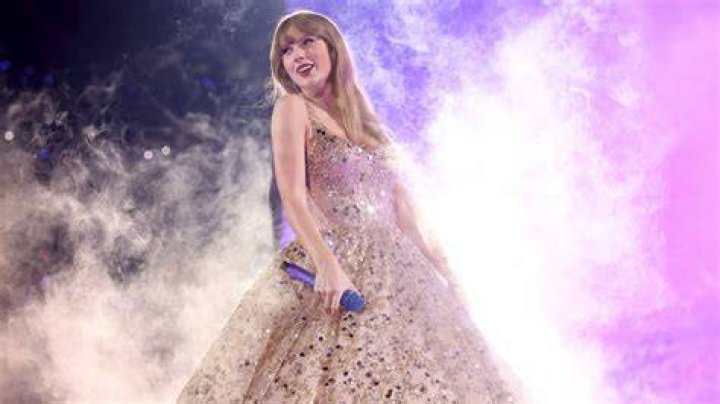Discover The Alluring Bust Of Taylor Swift: Unveil Her Beauty Today