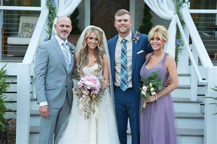 Discover The Connection: Is Christina And Barbara Mandrell Family?