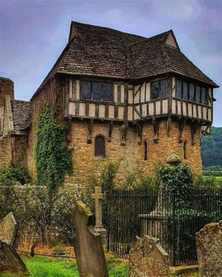 Discover The Secrets Of Medieval Manor Houses: A Journey Through Time