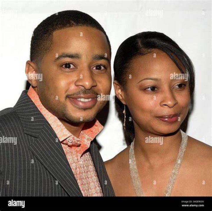 Get The Scoop: Smokie Norful's Uncovered Height