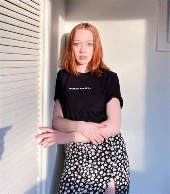 How Old Is Amybeth Mcnulty? [Complete Age Breakdown]
