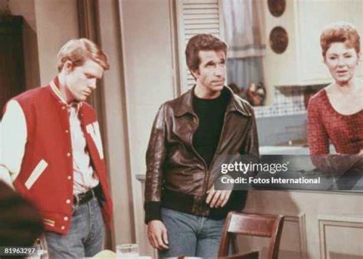 How Old Is Arthur Fonzarelli: A Comprehensive Guide To Fonzie's Age