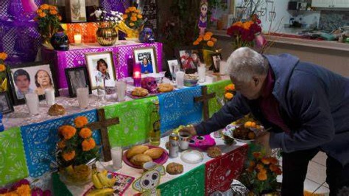 How Old Is Chabelo: Unveiling The Mystery Of Mexico's Timeless Icon