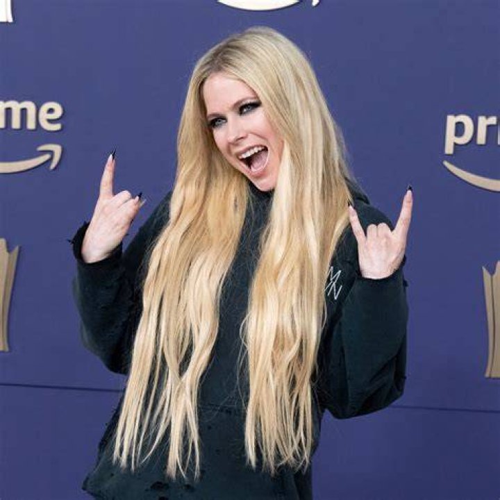 Is Avril Lavigne Really A Mom? Uncovering The Truth