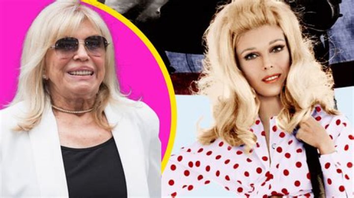 Is Donna Sinatra Related To Frank Sinatra?