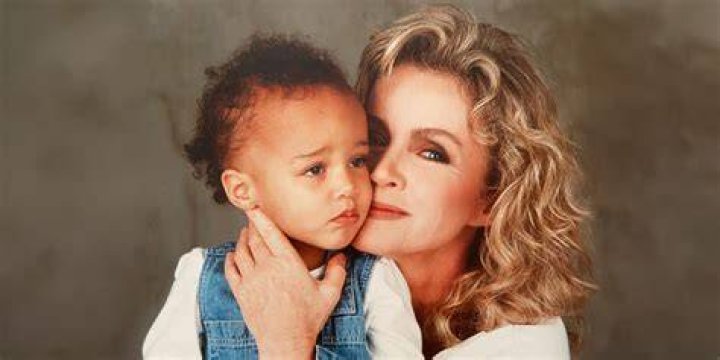 Is Donna Sinatra The Daughter Of Frank Sinatra? - Unraveling The Family Connection