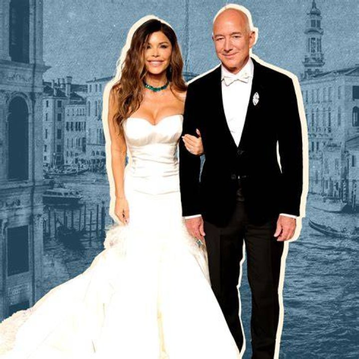 Is Lauren Sanchez's Wedding Band A Clue About Her And Bezos' Marital Status?
