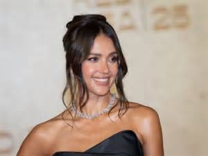 Jessica Alba Storms The Red Carpet With Stunning Style