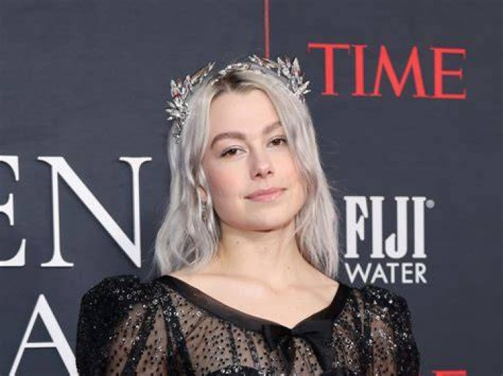 Know The Captivating Eye Color Of Phoebe Bridgers