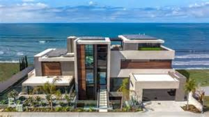 Lane Johnson's Lavish Mansion: A Luxurious Escape
