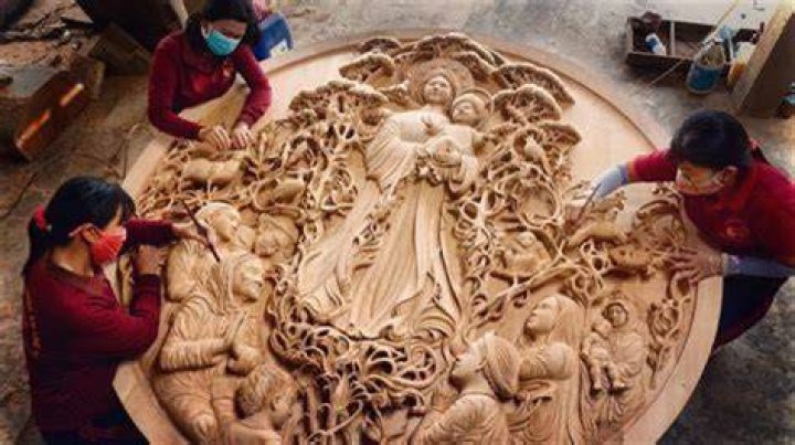 Master The Art Of Ahoufe Carving: A Guide To Ghanaian Sculpture