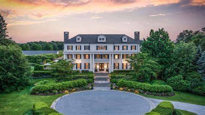 Meghan Raveis: An Expert In Luxury Real Estate