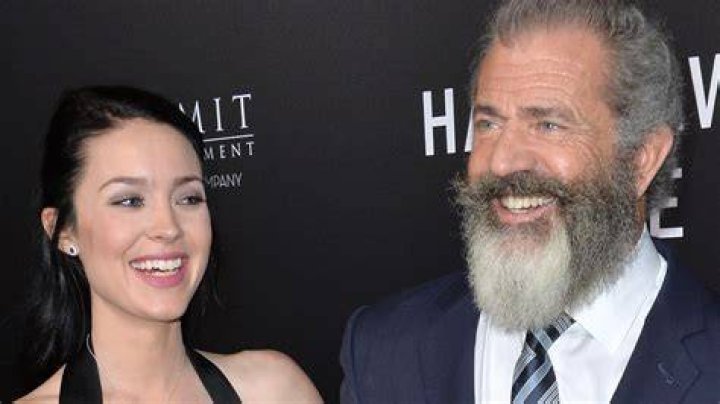 Mel Gibson's Wives: A Timeline Of His Marriages And Relationships