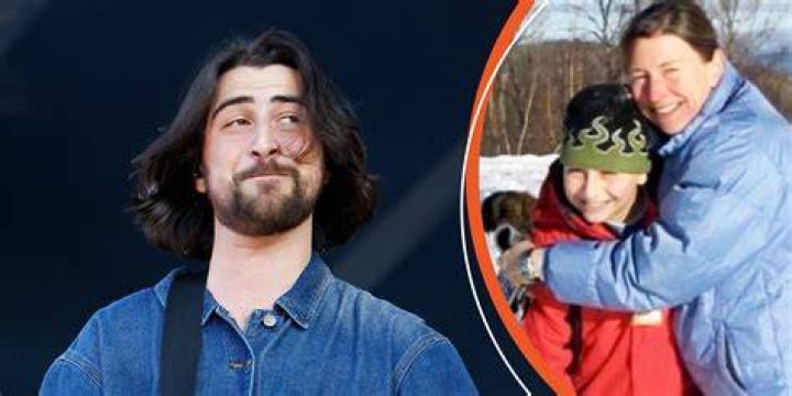 Noah Kahan's Family: A Musician's Lineage Unveiled