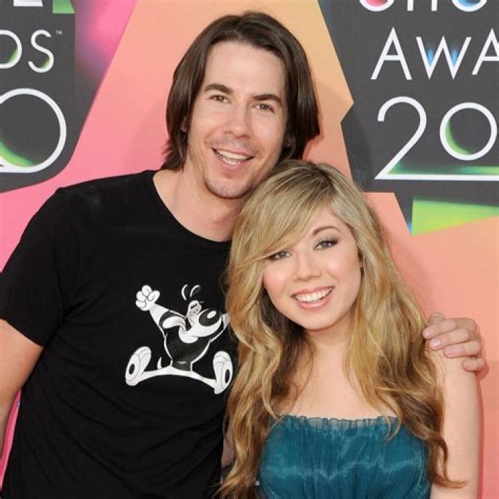 Paul Glaser And Jennette McCurdy Embark On A Hawaiian Odyssey