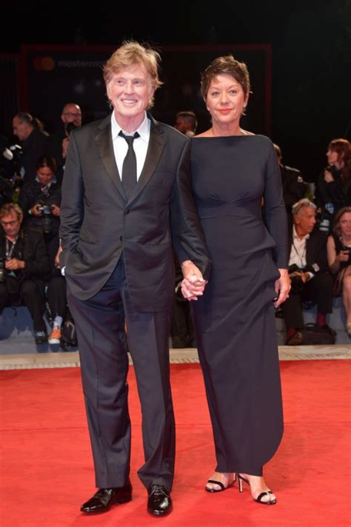 Robert Redford And Sybille Szaggars: Exploring Their Compelling Bond