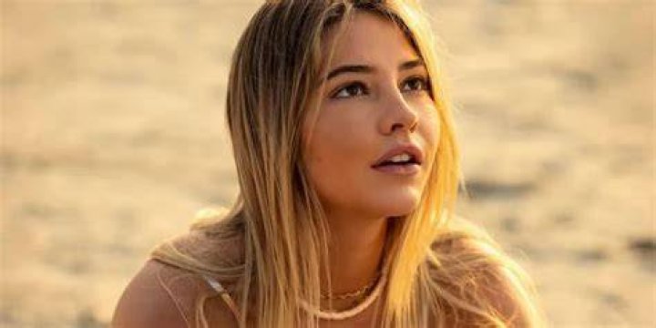 Sarah Cameron: The Ultimate Guide To The OBX Sweetheart
