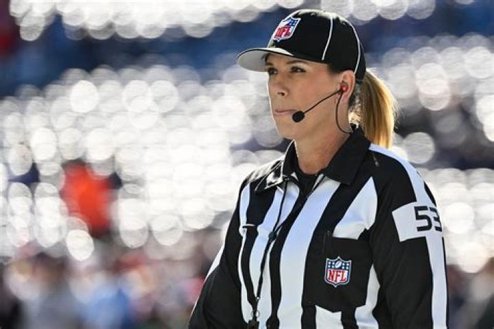 Sarah Thomas' NFL Referee Salary: Impressive Earnings For A Groundbreaking Trailblazer