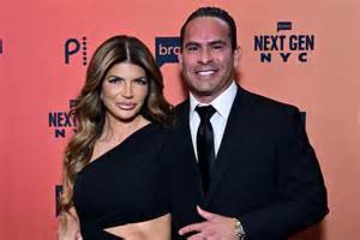 Teresa Giudice's Husband Unveiled: Secrets And Surprises Revealed