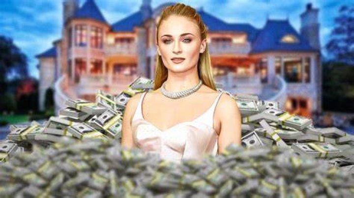 The Astonishing Net Worth Of Sophie Turner: Unbelievable Riches