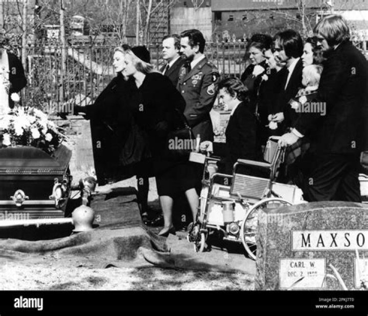 The Heartbreaking Funeral That United Meryl Streep