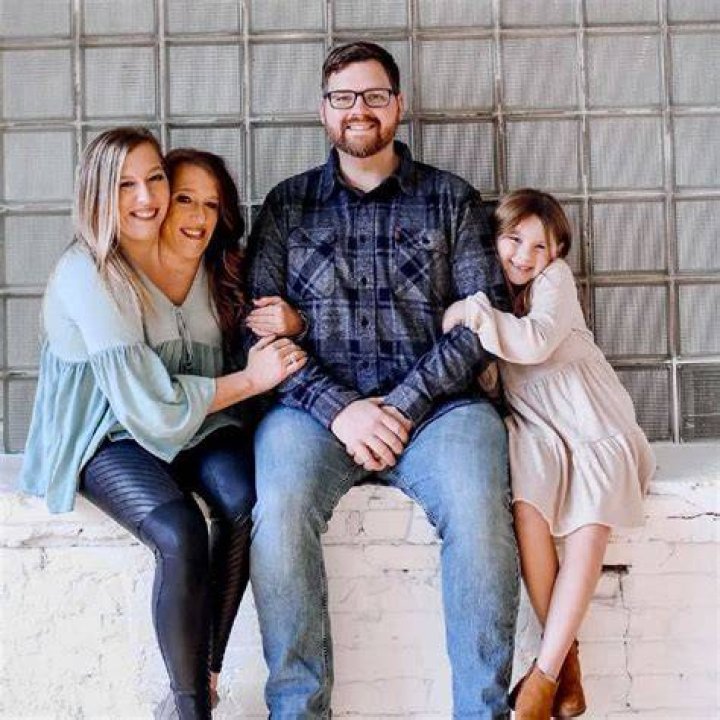 The Heartbreaking Tragedy Of Abby And Brittany Hensel's Family