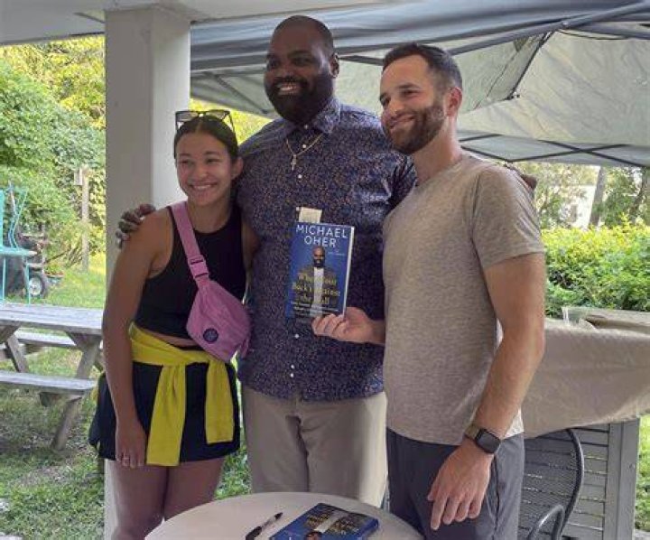 Uncover Michael Oher's Height: A Comprehensive Comparison