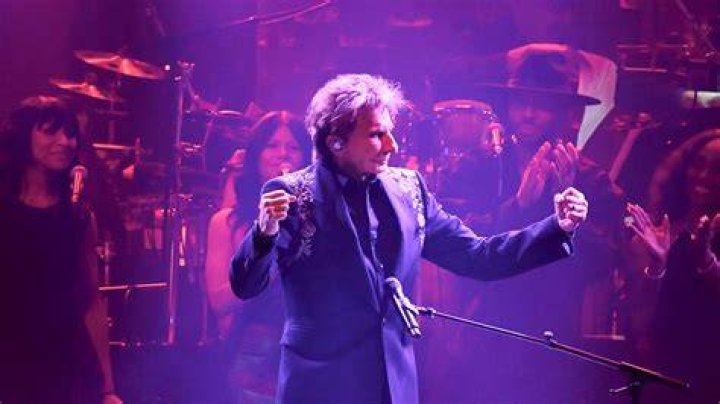 Uncover The Age Of The Legendary Crooner: Berry Manilow