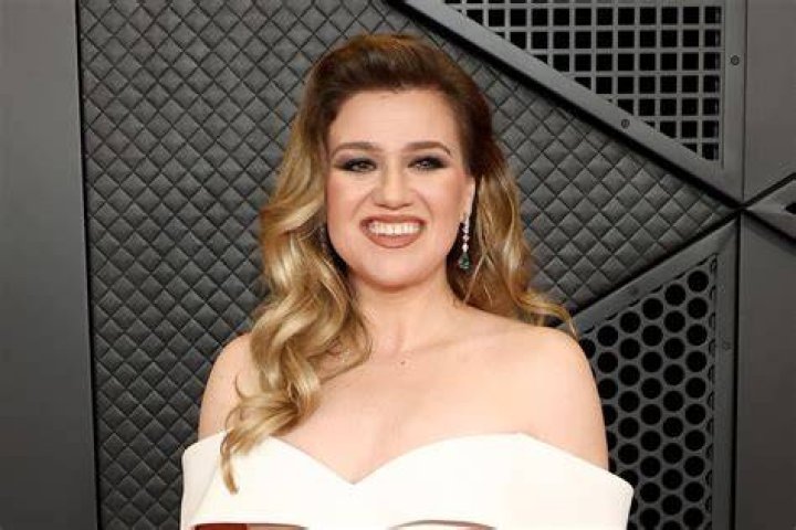 Uncover The Latest Revelations In Kelly Clarkson's Dating Journey