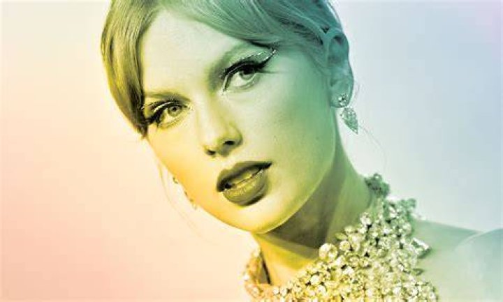 Unlocking The Secrets Of Taylor Swift's Iconic On-Field Kiss
