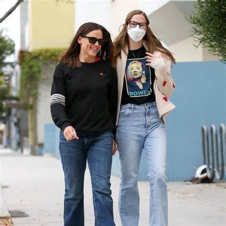 Who Are Violet Affleck's Grandparents? Unveiling Family Ties