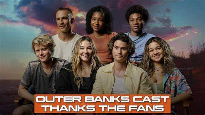 Who Portrays The Endearing Sarah On "Outer Banks"?