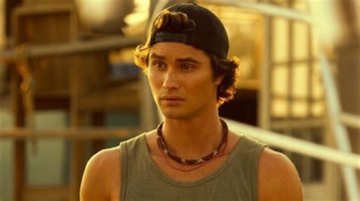 Will Sarah And John B Reunite In The Future Of "Outer Banks"?